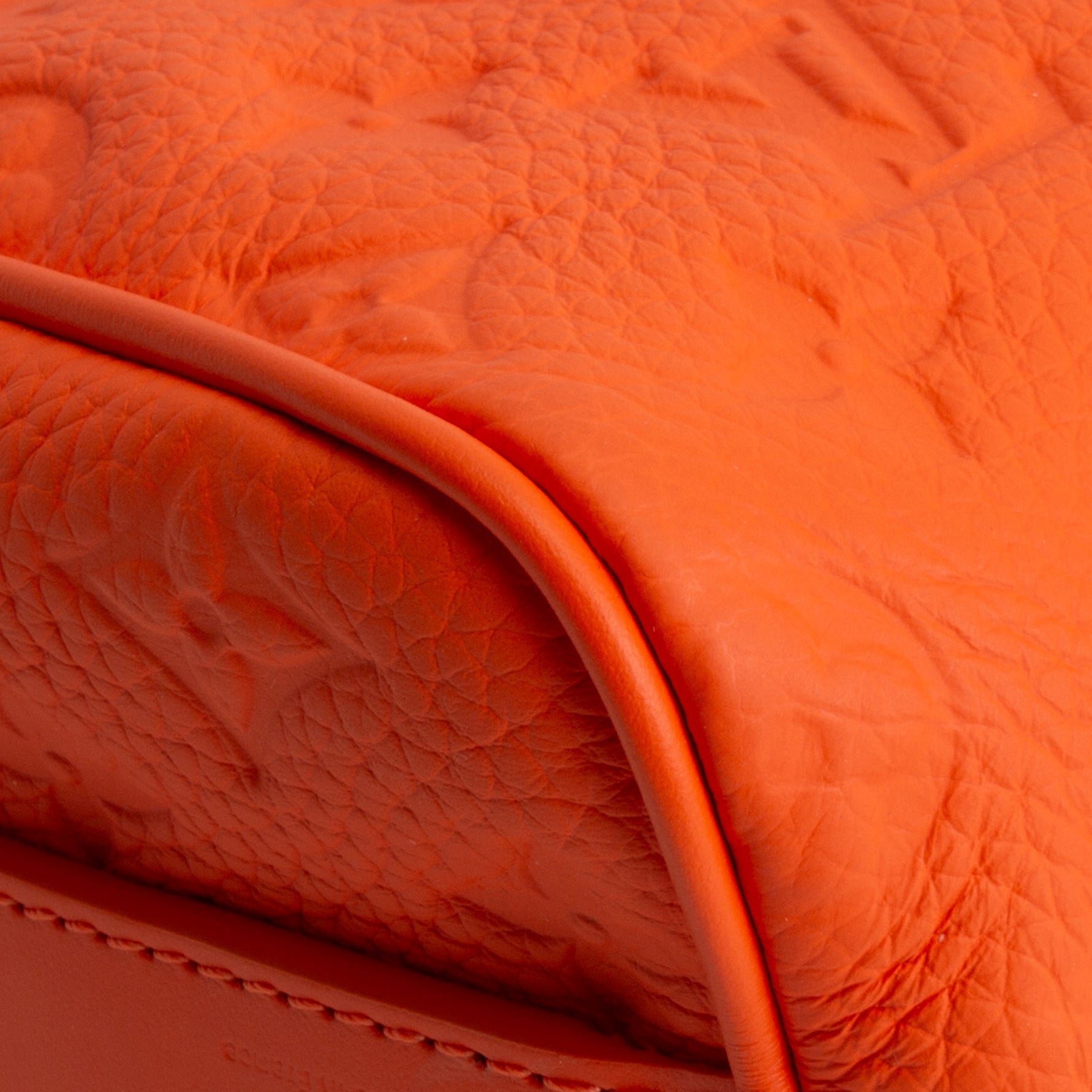 LOUIS VUITTON Taurillon Keepall Bandouliere 25 - Orange