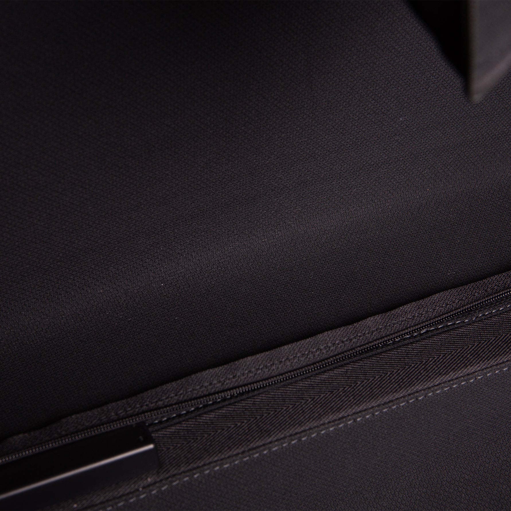 LOUIS VUITTON Taurillon Leather Horizon Rolling 55