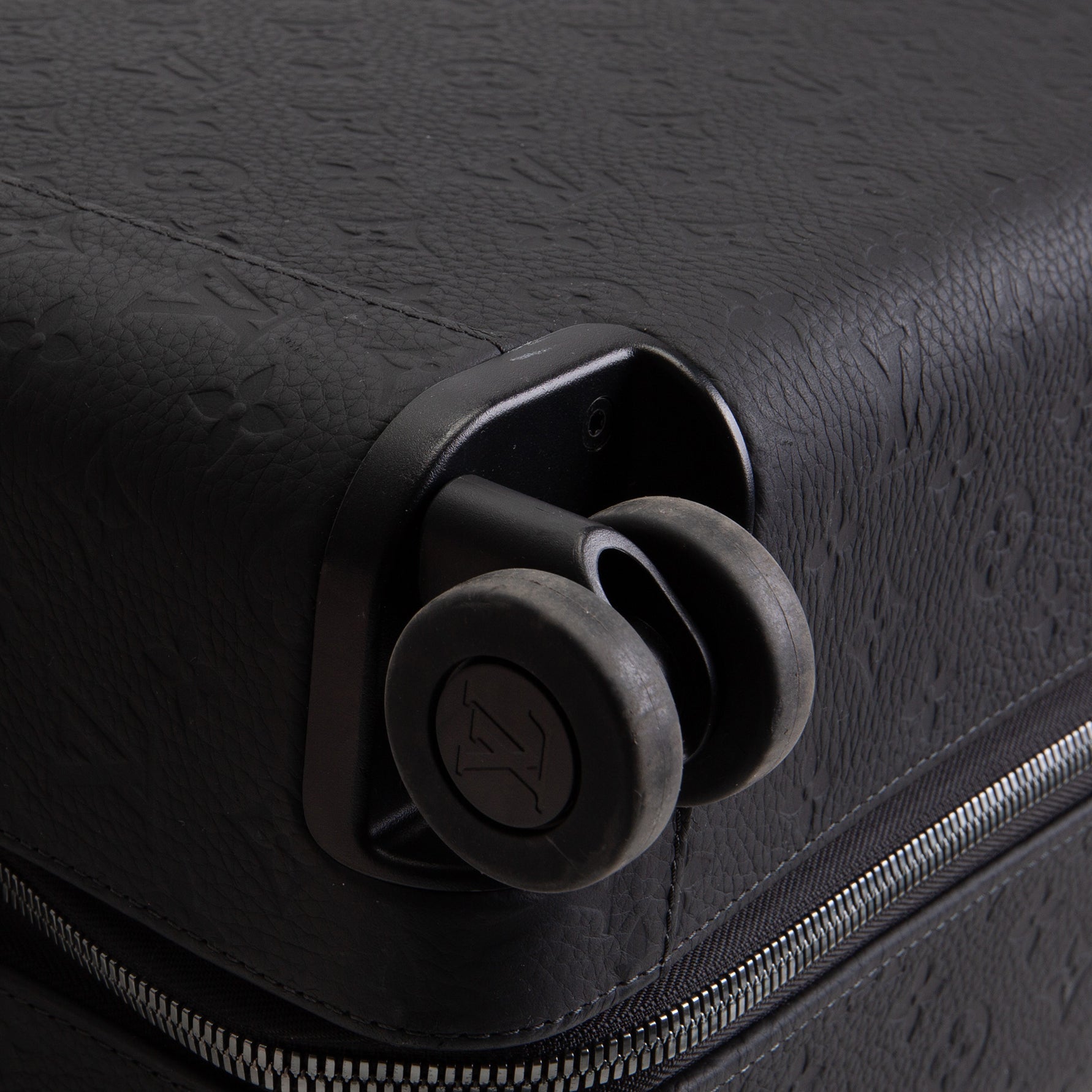 LOUIS VUITTON Taurillon Leather Horizon Rolling 55