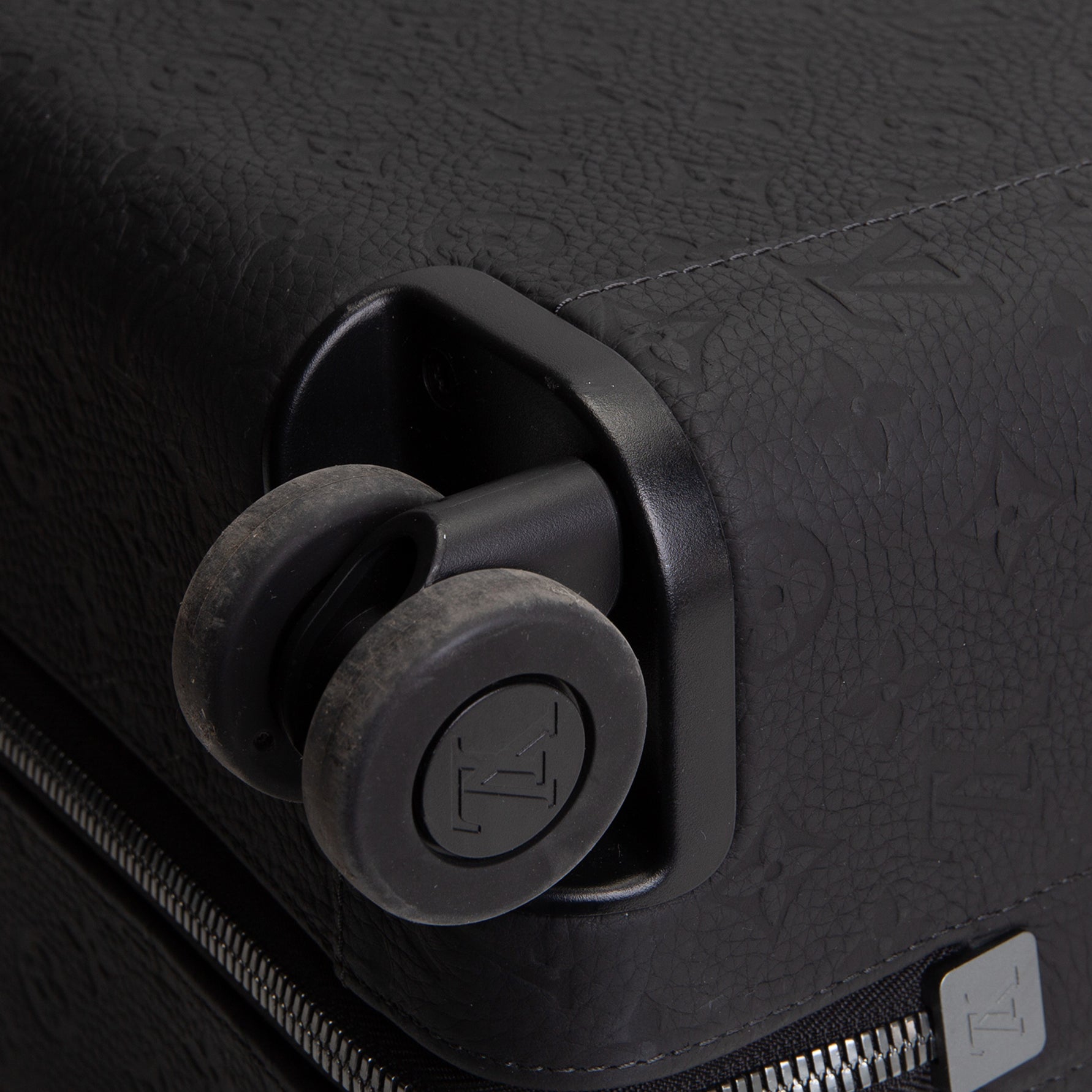 LOUIS VUITTON Taurillon Leather Horizon Rolling 55