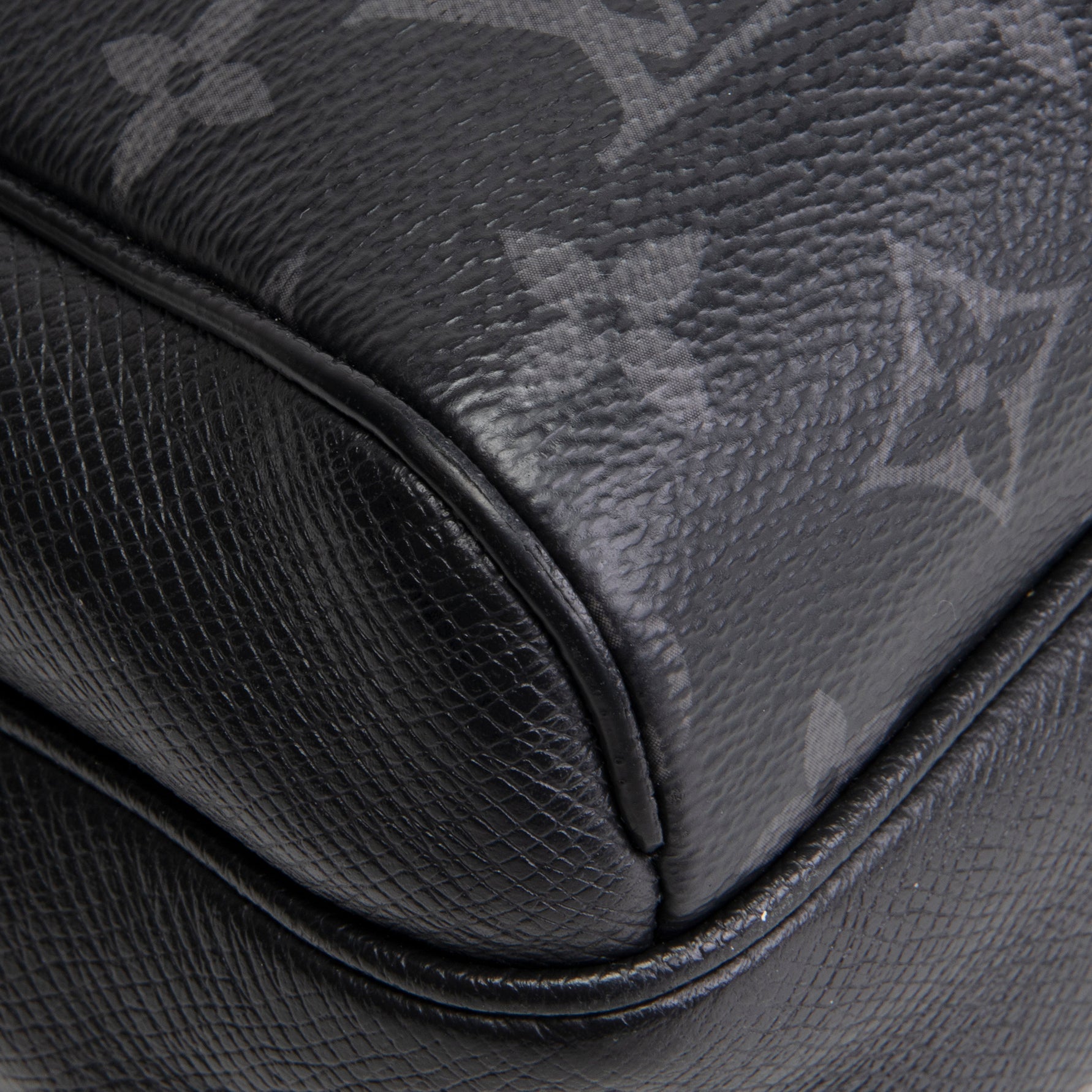 LOUIS VUITTON Taiga Monogram Eclipse Messenger Bag