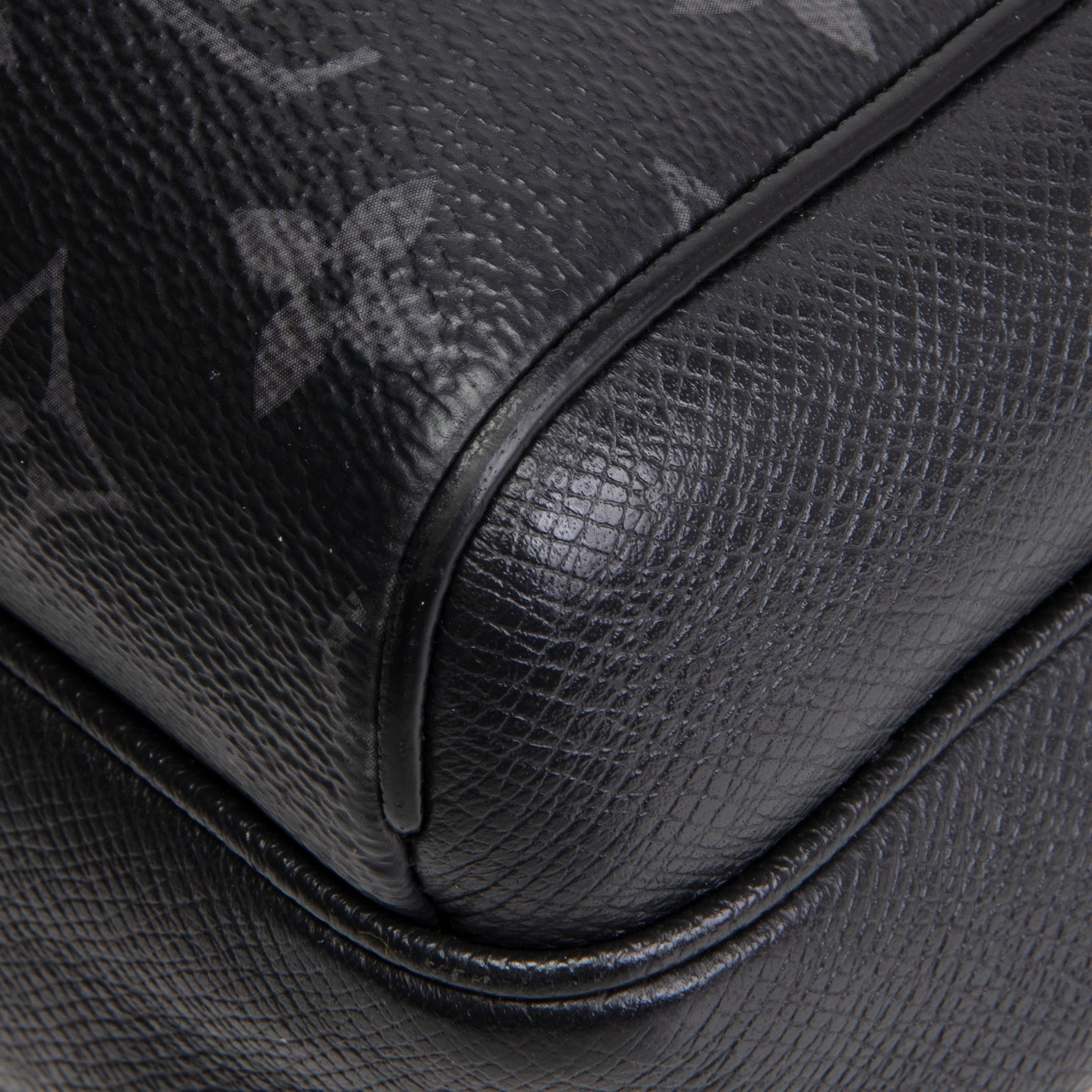 LOUIS VUITTON Taiga Monogram Eclipse Messenger Bag
