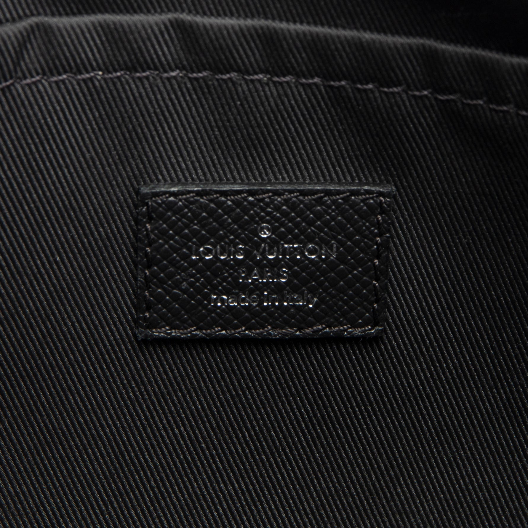 LOUIS VUITTON Taiga Monogram Eclipse Messenger Bag