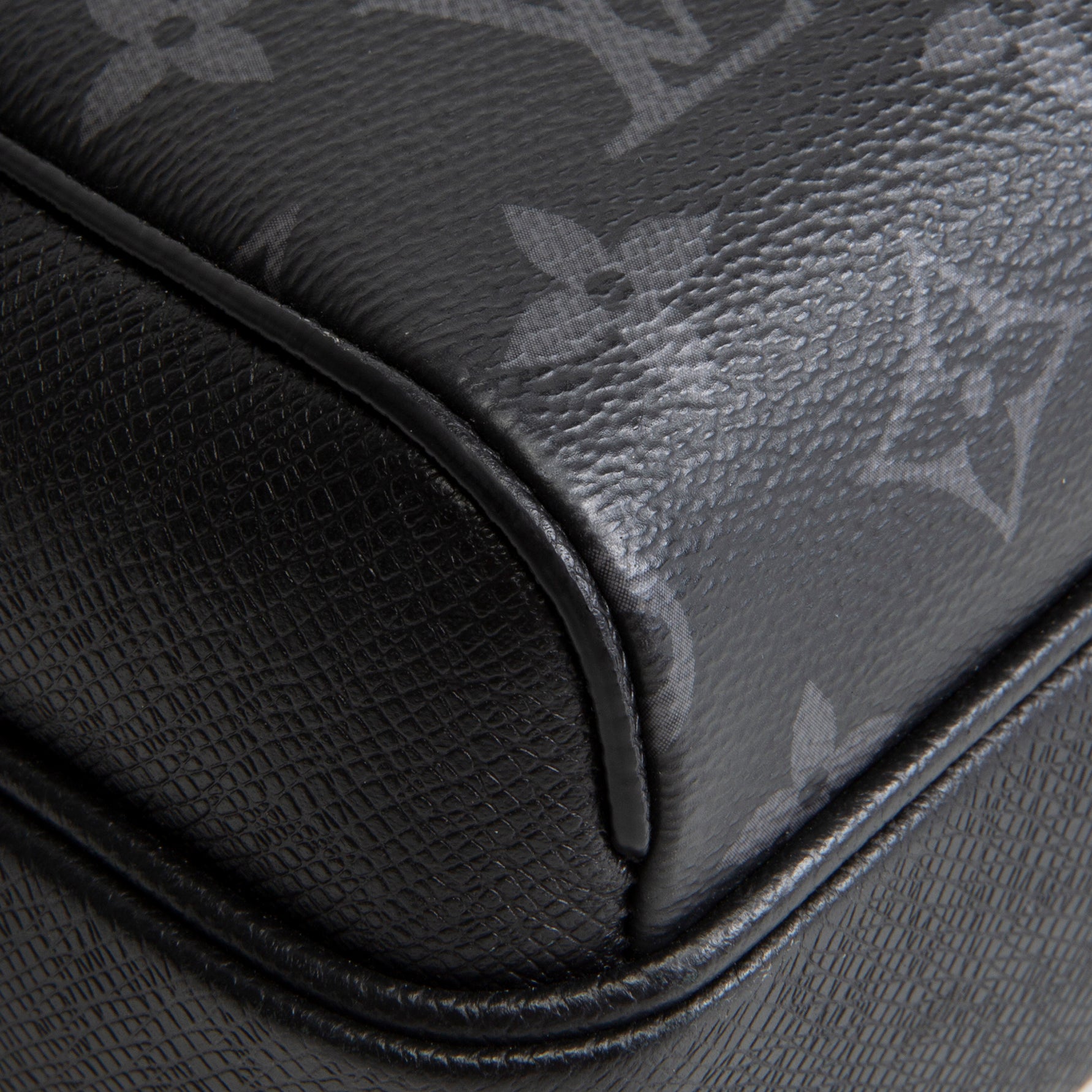 LOUIS VUITTON Taigarama Outdoor Messenger - Black