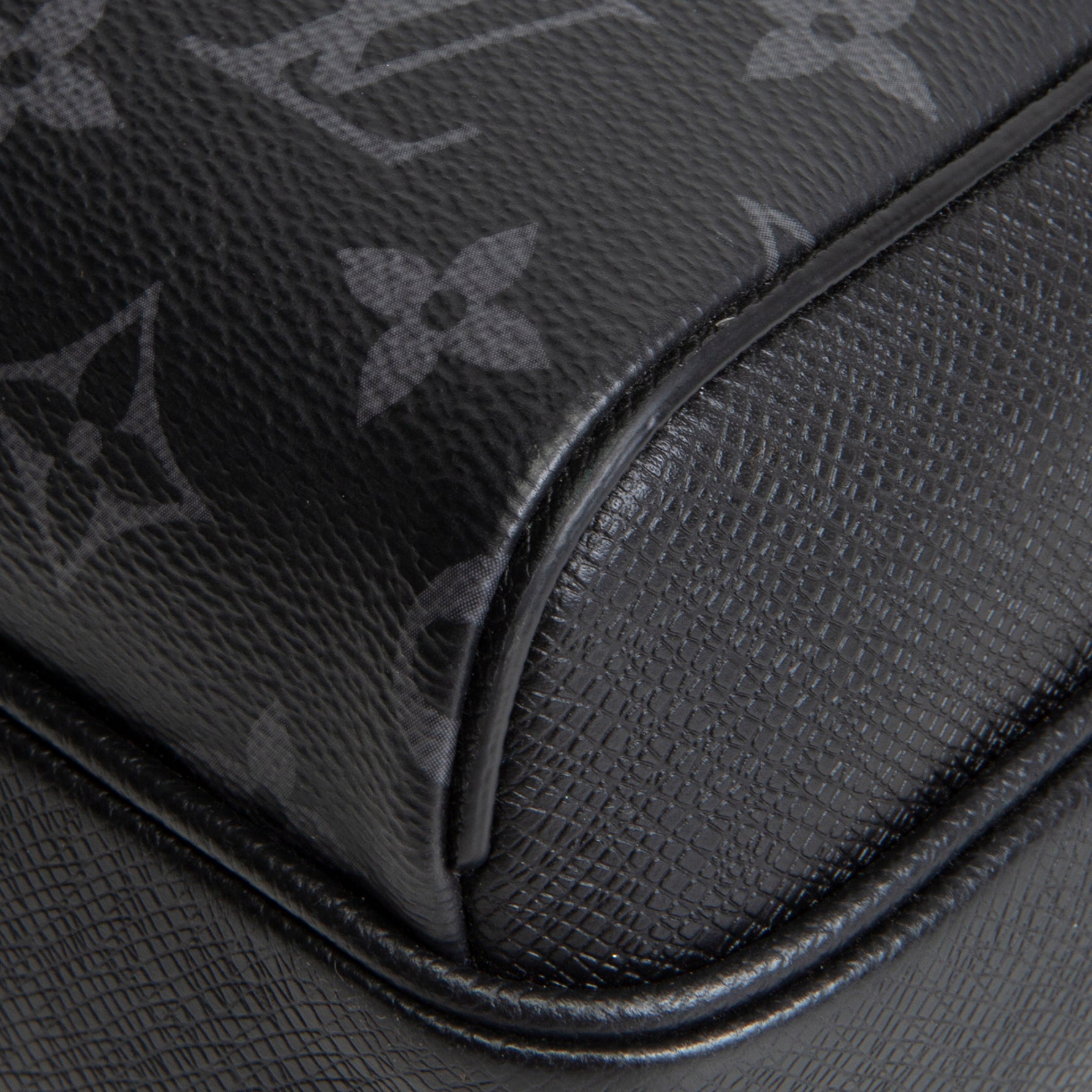 LOUIS VUITTON Taigarama Outdoor Messenger - Black