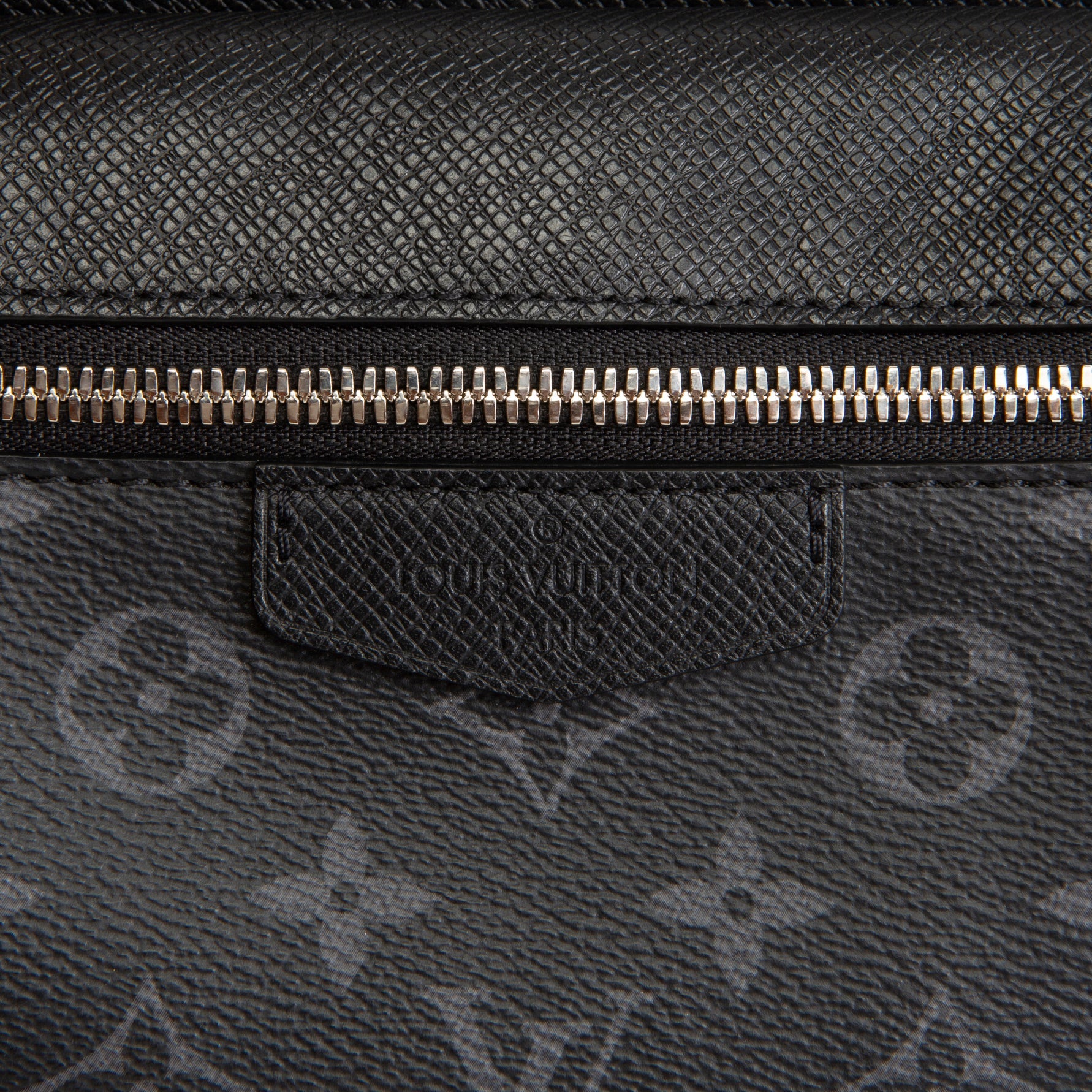 LOUIS VUITTON Taigarama Outdoor Messenger - Black