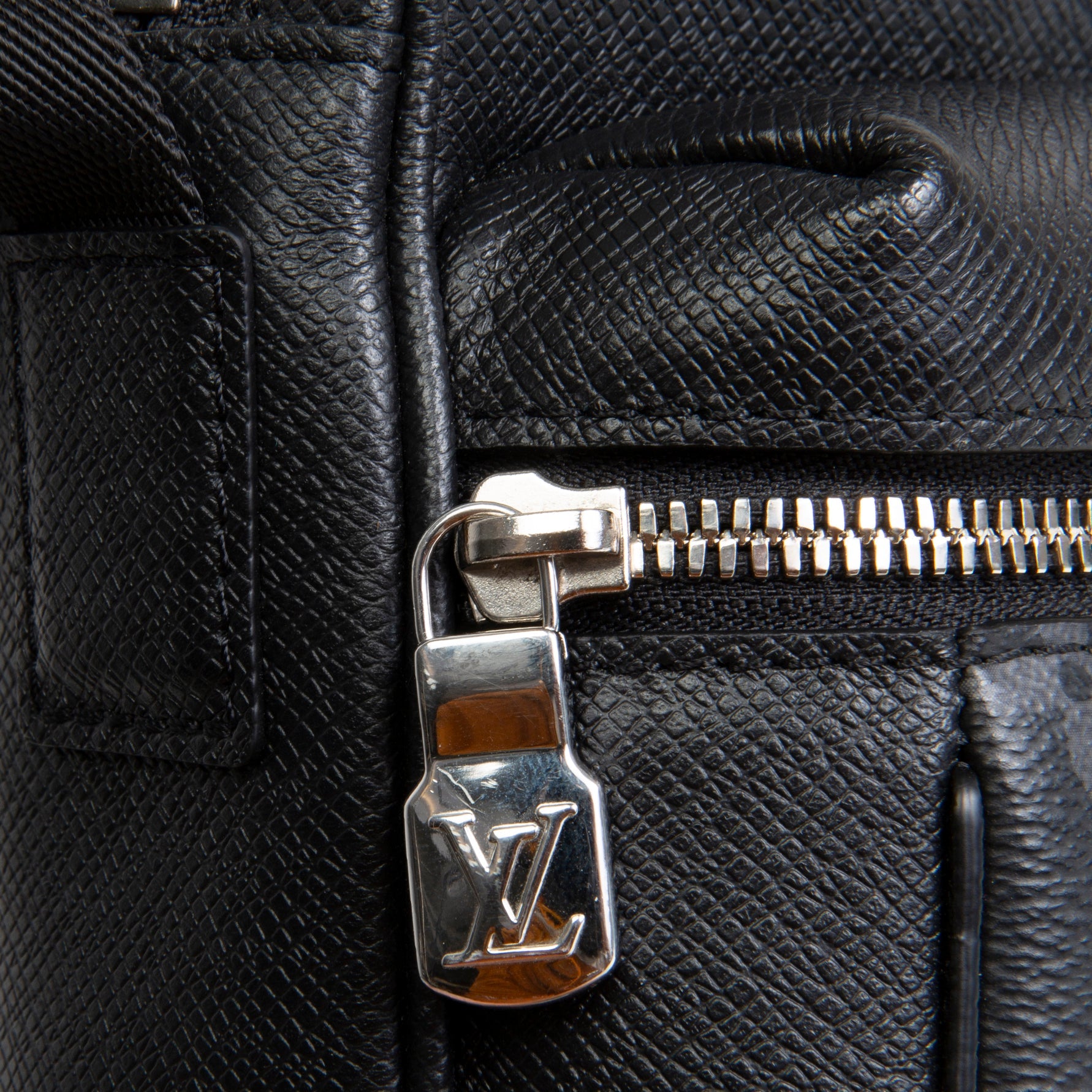 LOUIS VUITTON Taigarama Outdoor Messenger - Black